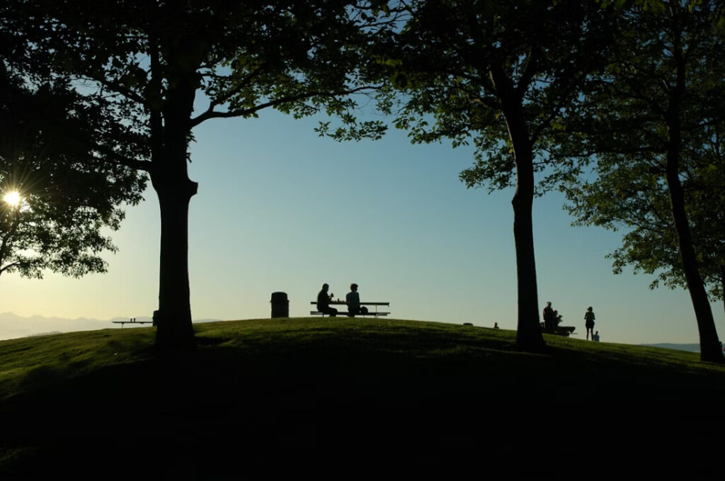 人とつながってこその人生、閉じていくコミュニティの中でどう生きていくか